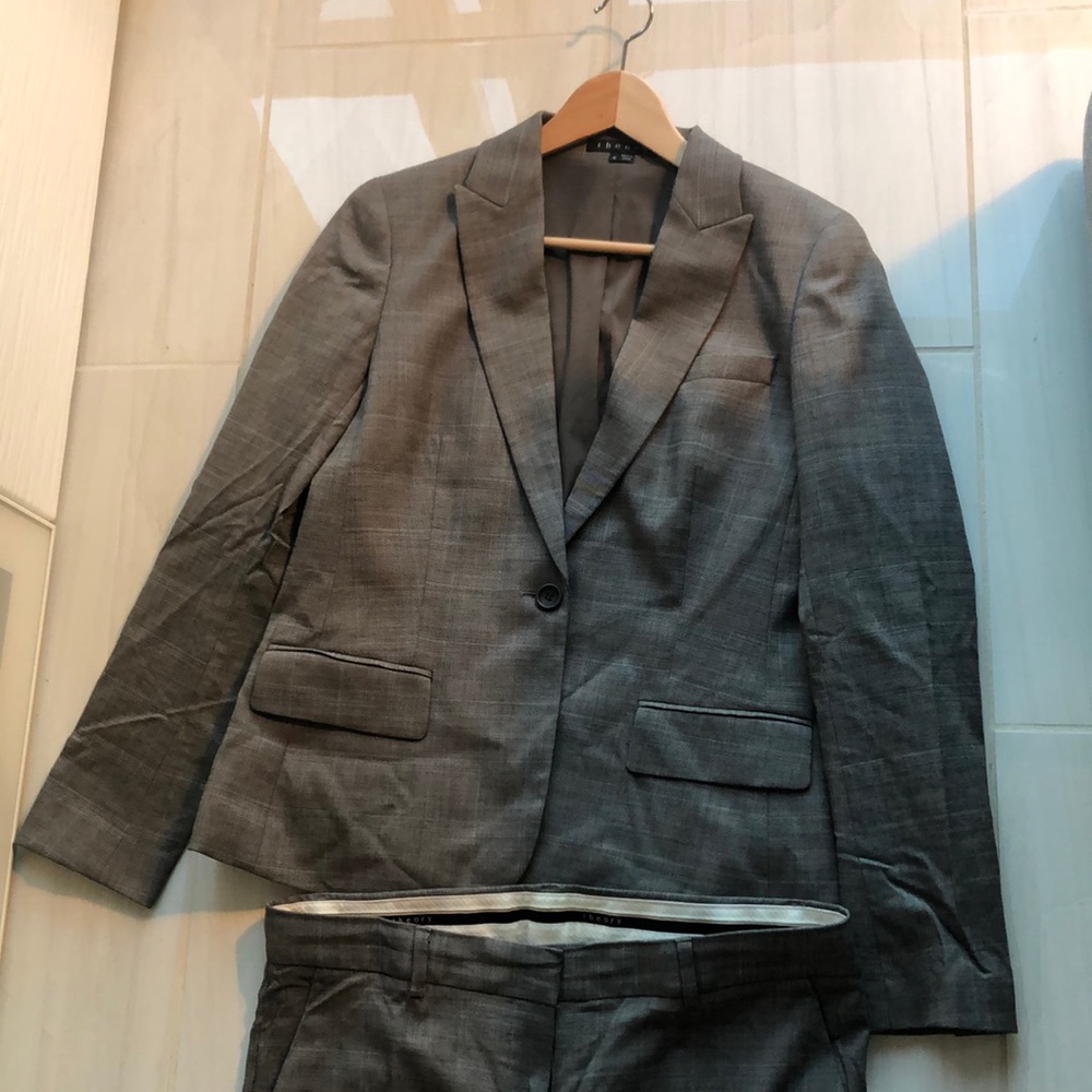 Theory suit
